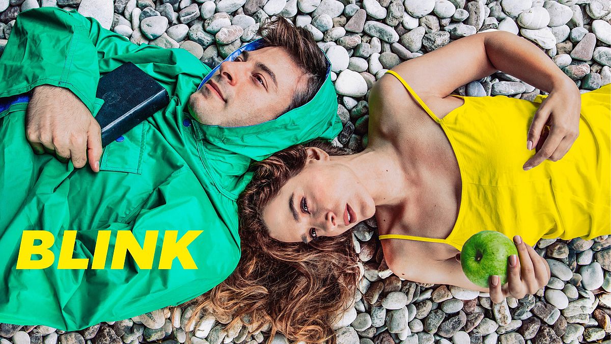 «Blink»: Ο έρωτας και η επικοινωνία στα χρόνια της κάμερας