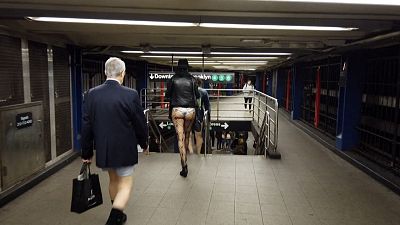 Los mejor de No Comment: En el metro sin pantalones, tanques de juguete en Moscú...