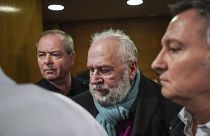 Le Père Preynat arrive à son procès le 13 janvier 2020, à Lyon, France