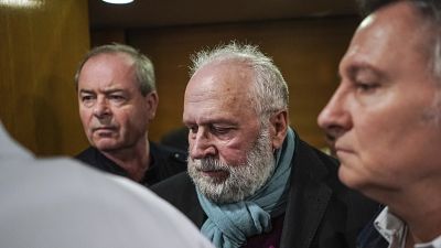 Le Père Preynat arrive à son procès le 13 janvier 2020, à Lyon, France
