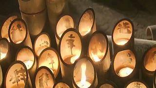 Япония почтила память жертв землетрясения 1995 года