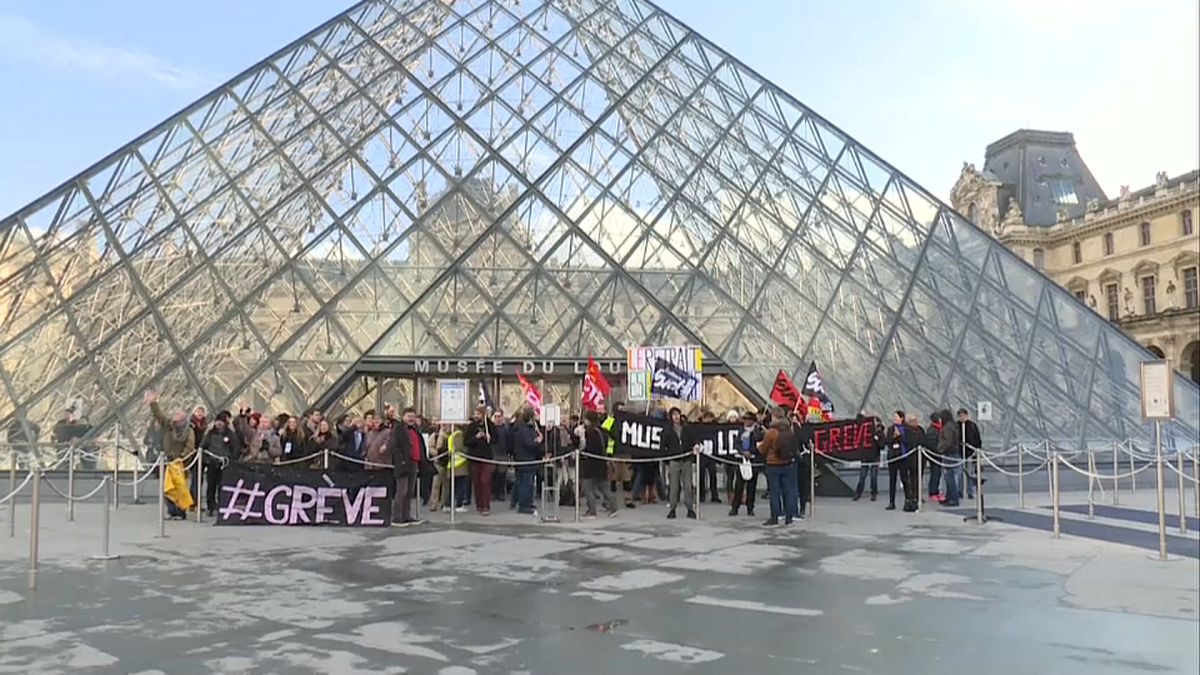 Забастовщики парализовали работу Лувра