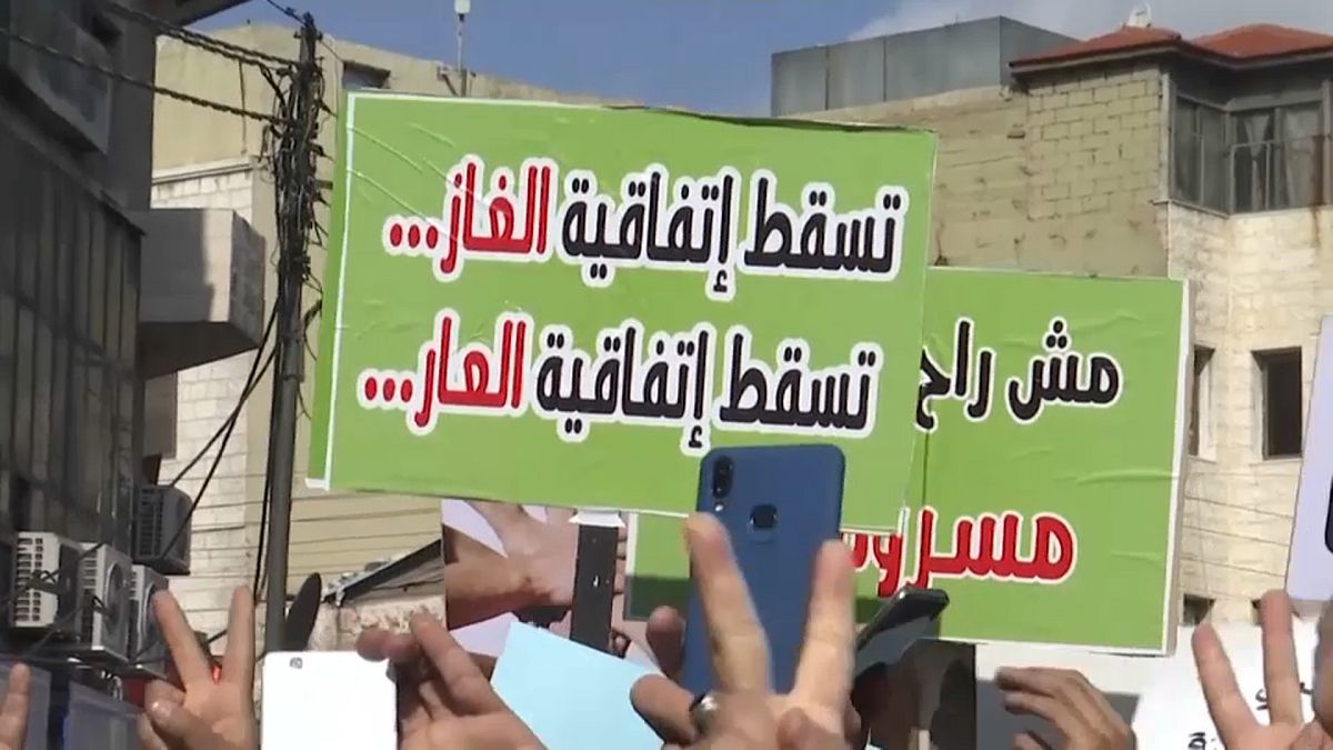 مئات الأردنيين يتظاهرون في عمان للمطالبة بإلغاء اتفاقية الغاز مع إسرائيل