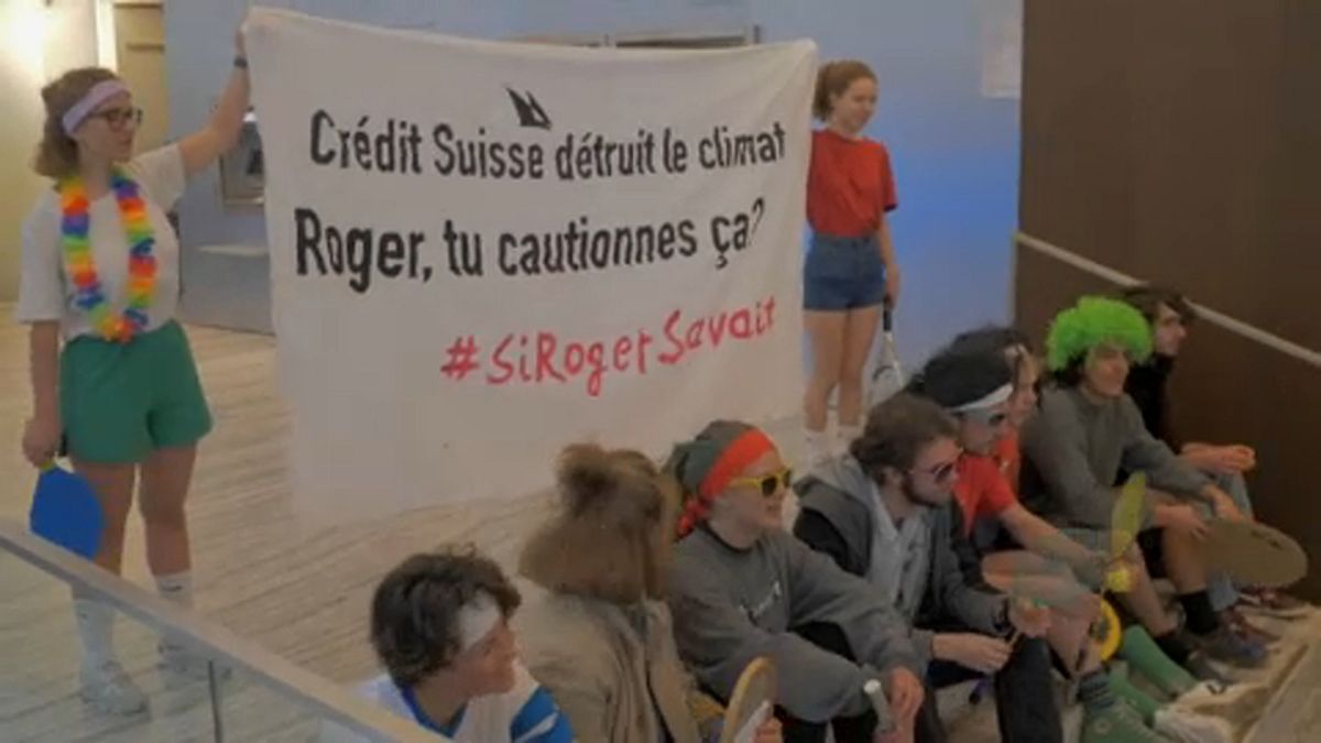 Felmentették a Credit Suisse-nél teniszező klímaaktivistákat