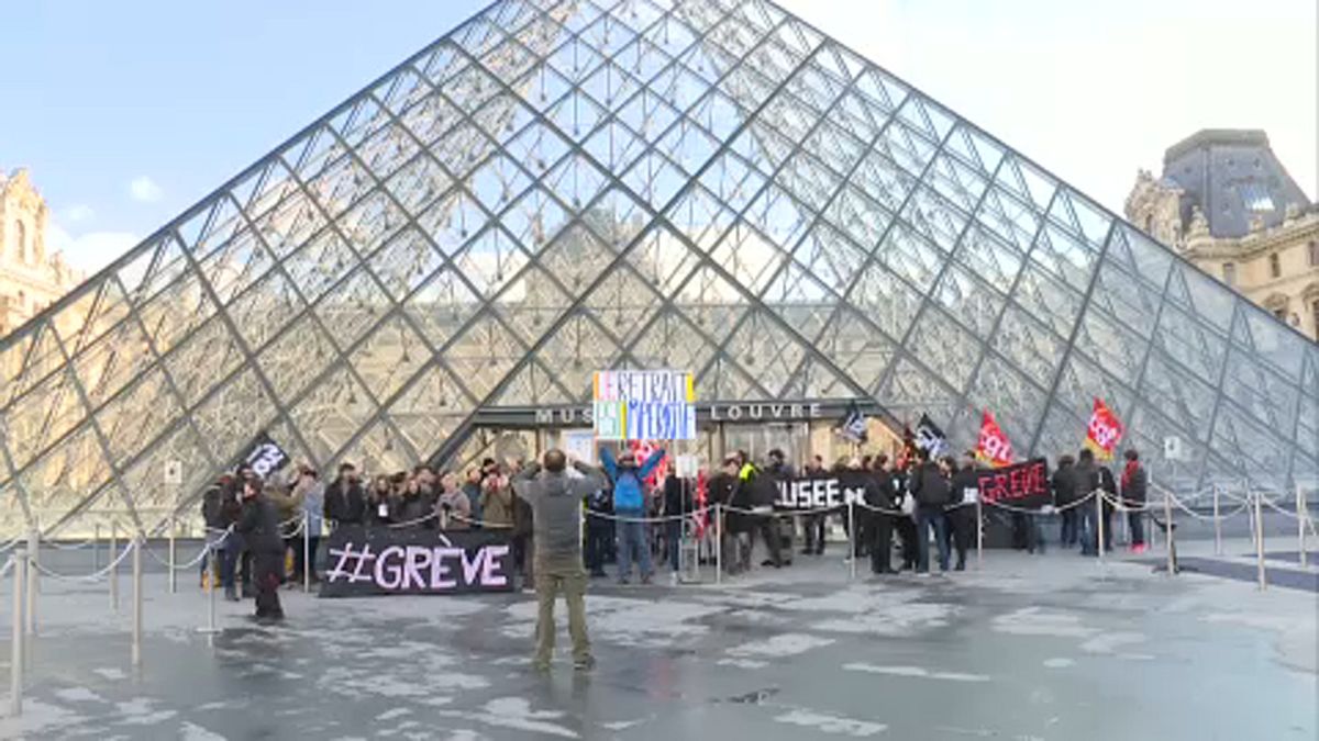 Nem engedték be a látogatókat a Louvre-ba a sztrájk miatt