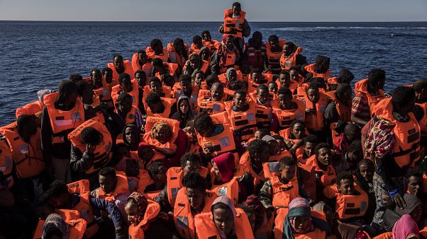 صورة خلال عملية إنقاذ لمهاجرين غير شرعيين قدموا من السواحل الليبية في قارب خشبي متوجهين نحو السواحل الأوروبية صورة خلال عملية إنقاذ لمهاجرين غير شرعيين قدموا من السواحل الليبية في قارب خشبي متوجهين نحو السواحل الأوروبية