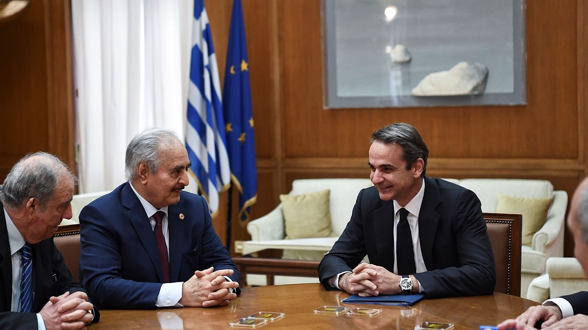 المشير خليفة حفتر ورئيس الوزراء اليوناني كيرياكوس ميتسوتاكيس