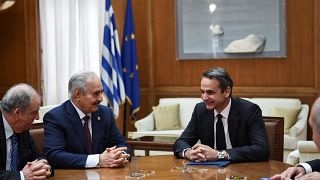 المشير خليفة حفتر ورئيس الوزراء اليوناني كيرياكوس ميتسوتاكيس