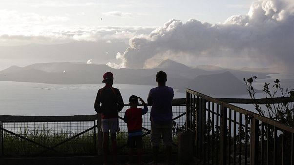 Philippines : le volcan Taal menace, la population s'adapte Philippines : le volcan Taal menace, la population s'adapte