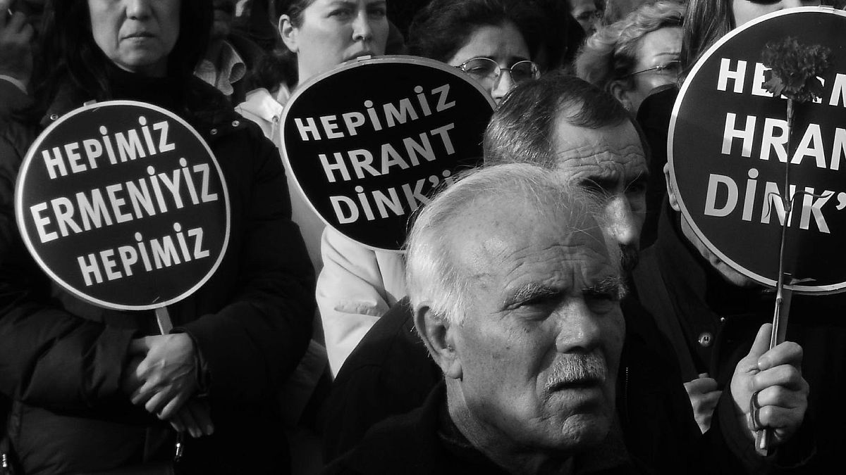 Agos Gazetesi eski Genel Yayın Yönetmeni Hrant Dink'in cinayete kurban gidişinin 13. yılında, her yıl olduğu gibi gazetesinin eski merkezinin önünde anılacak