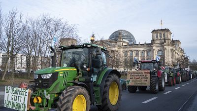 Traktorok a Brandenburgi kapunál