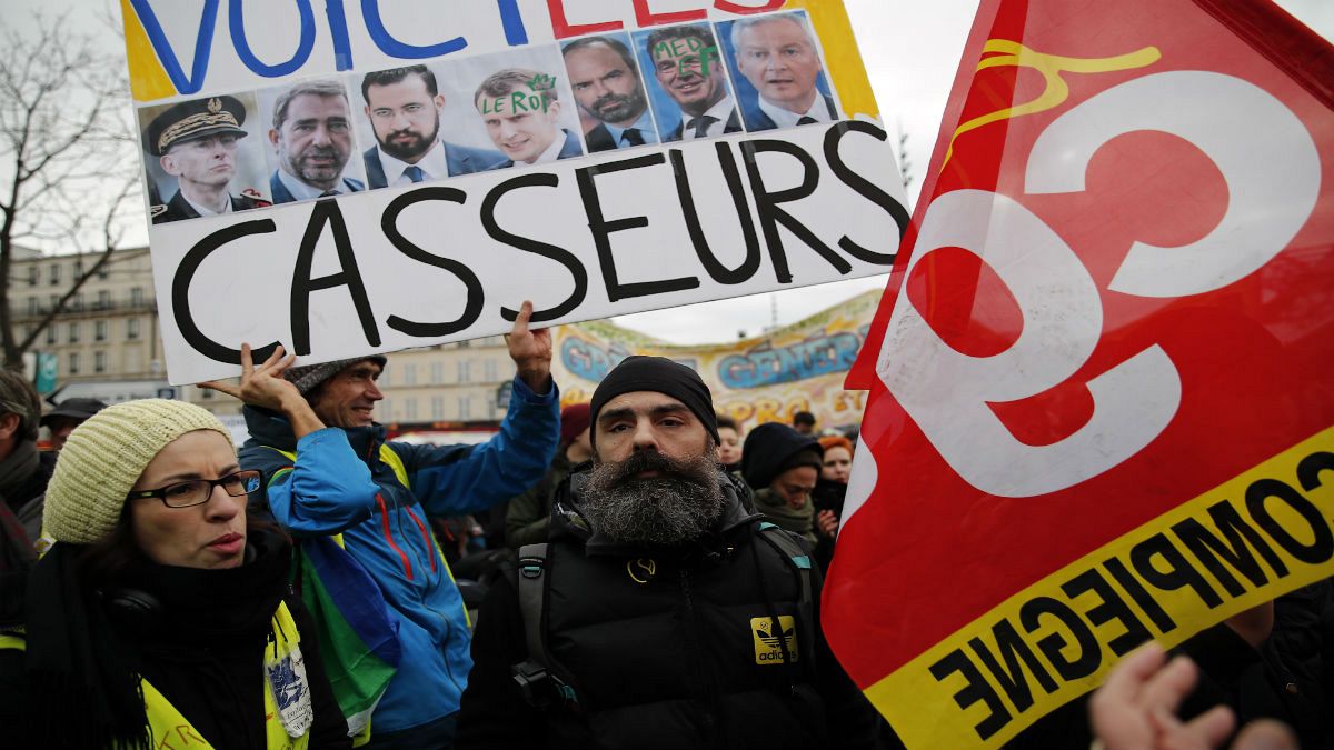 دستگیری دست‌کم ۱۵ نفر در شمال پاریس در جریان اعتراضات جلیقه‌ زردهای فرانسه