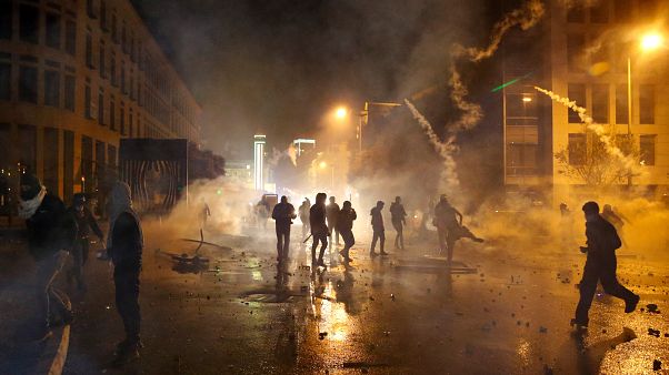 Lübnan'ın başkenti Beyrut'ta hükümet karşıtı protesto Lübnan'ın başkenti Beyrut'ta hükümet karşıtı protesto