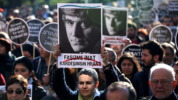 Hrant Dink cinayetinin yıl dönümünde İstanbul'da düzenlenen bir eylem, 19 Ocak 2015 Hrant Dink cinayetinin yıl dönümünde İstanbul'da düzenlenen bir eylem, 19 Ocak 2015