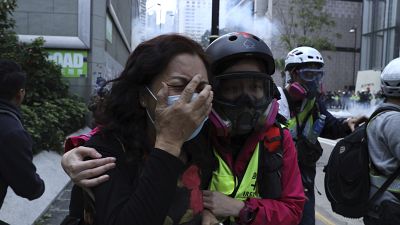 La policía dispersa una manifestacion en Honk Kong