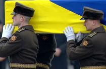 Llegan a Kiev los restos de los 11 ucranianos fallecidos en el fatídico avión