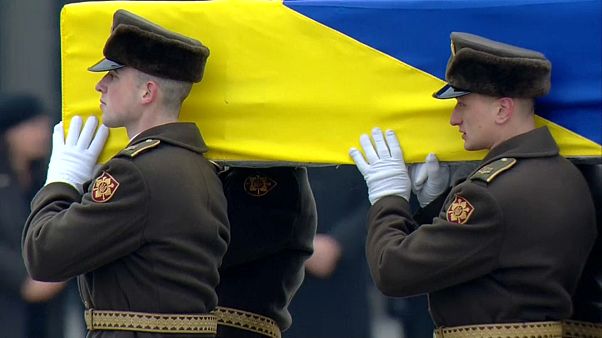 Llegan a Kiev los restos de los 11 ucranianos fallecidos en el fatídico avión Llegan a Kiev los restos de los 11 ucranianos fallecidos en el fatídico avión
