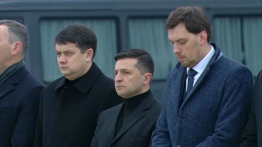 Avion abattu à Téhéran : les cercueils des victimes ukrainiennes rapatriés