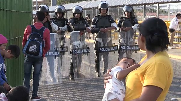 La caravana de migrantes presiona por seguir rumbo a EEUU La caravana de migrantes presiona por seguir rumbo a EEUU