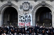 Des musiciens de l'Opéra Garnier offrent un nouveau spectacle de plein-air