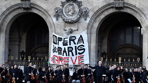 Des musiciens de l'Opéra Garnier offrent un nouveau spectacle de plein-air Des musiciens de l'Opéra Garnier offrent un nouveau spectacle de plein-air