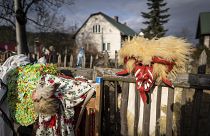 Folklore et déguisements pour le Nouvel An dans les montagnes polonaises