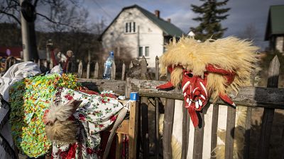 Folklore et déguisements pour le Nouvel An dans les montagnes polonaises