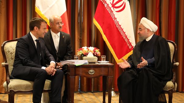 الرئيس الإيراني حسن روحاني ونظيره الفرنسي إيمانويل ماكرون الرئيس الإيراني حسن روحاني ونظيره الفرنسي إيمانويل ماكرون