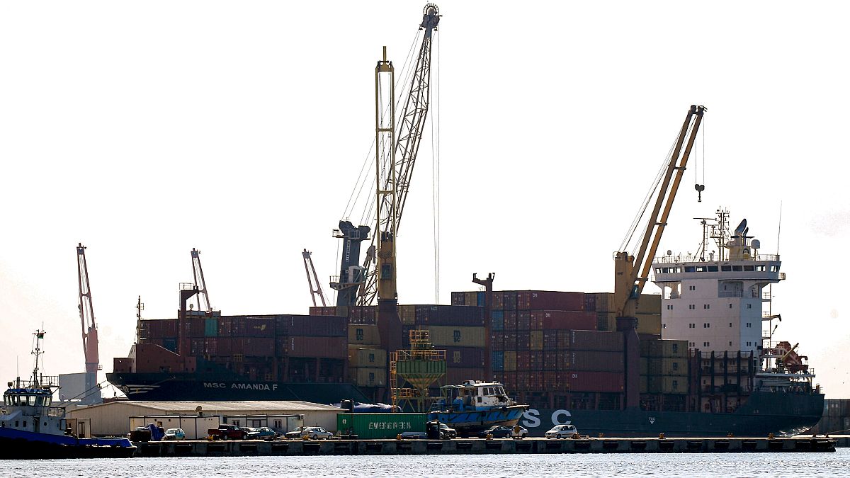 Hafter'e bağlı güçler, yurt dışına petrol ihraç eden limanları kapattı
