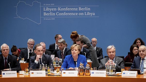 Líderes internacionais comprometem-se a não vender armas à Líbia Líderes internacionais comprometem-se a não vender armas à Líbia