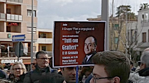 "Proteggiamo Gratteri". Calabresi in piazza a difesa del procuratore della DDA "Proteggiamo Gratteri". Calabresi in piazza a difesa del procuratore della DDA