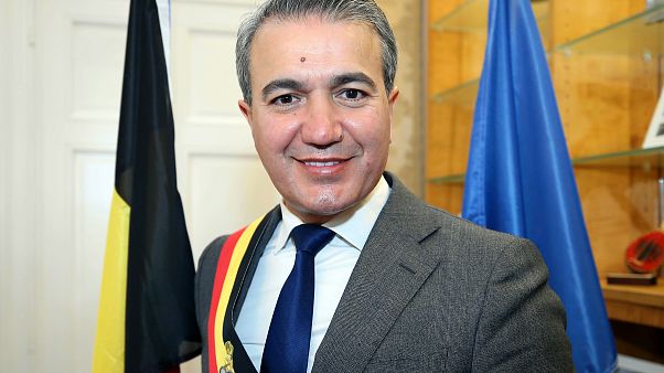 Belçika'da partisinden ihraç edilen Emir Kır için uzmanlar ve vatandaşlar ne düşünüyor? Belçika'da partisinden ihraç edilen Emir Kır için uzmanlar ve vatandaşlar ne düşünüyor?