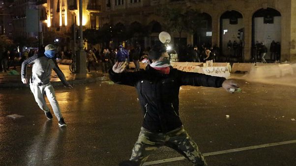 بدء اجتماع أمني برئاسة عون إثر أحداث العنف في لبنان بدء اجتماع أمني برئاسة عون إثر أحداث العنف في لبنان