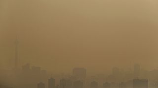 رئیس سازمان محیط زیست: عامل آلودگی هوا سوزاندن مازوت در نیروگاه‌ها است