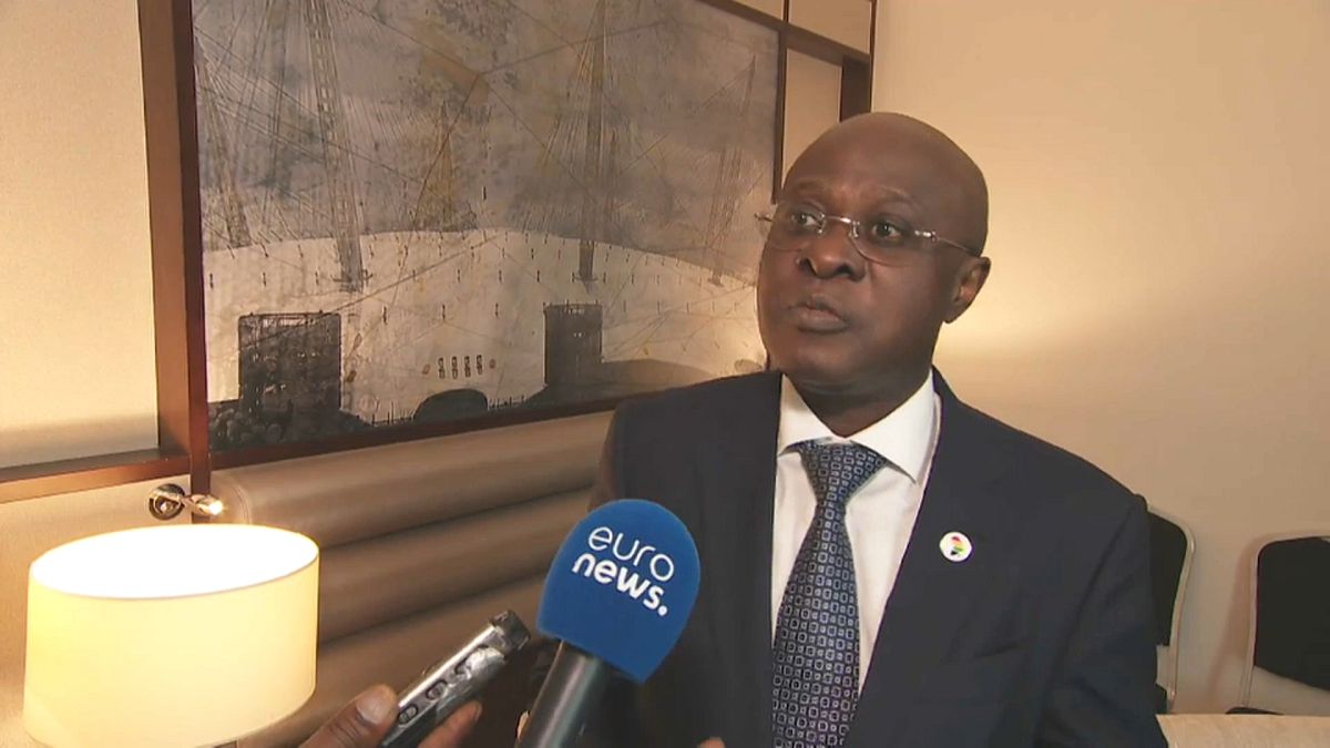 Angola firma acordos na cimeira londrina
