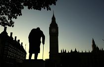 Eski İngiltere Başbakanı Winston Churchill'in Londra'da meclis önündeki heykeli