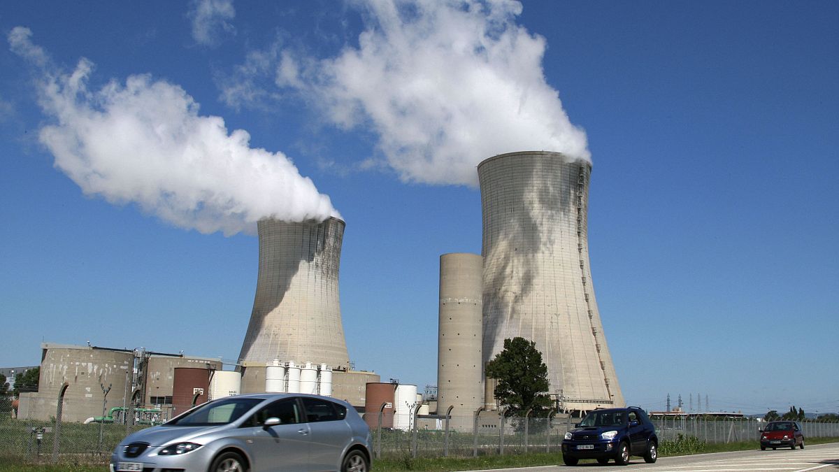 Fransa 2035'e kadar 14 nükleer santralini kapatacak