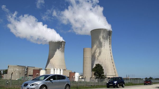 Fransa 2035'e kadar 14 nükleer santralini kapatacak