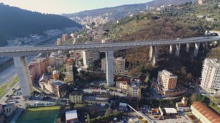 Átautózna egy omladozó viadukton Olaszországban?
