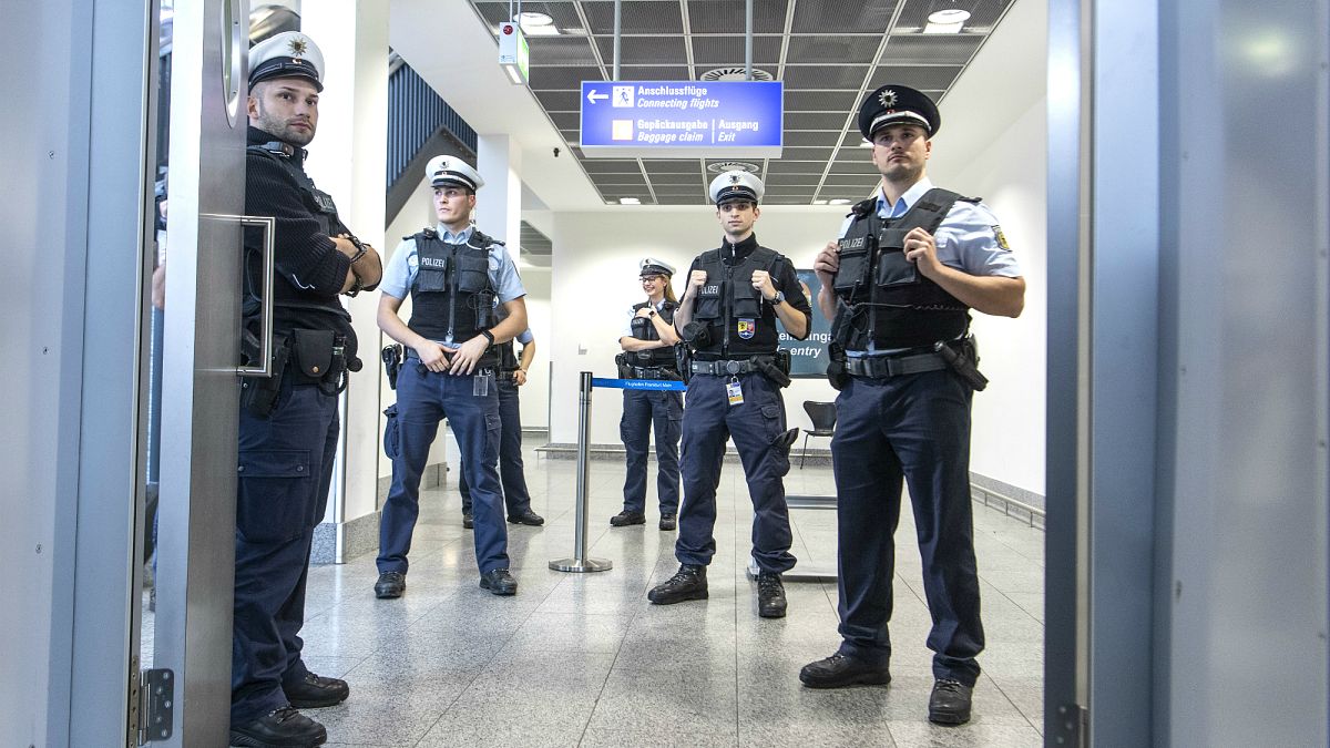 Almanya'da polis açığına önlem amacıyla istenilen dil seviyesi düşürüldü