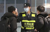 Не допустить эпидемии: страны опасаются нового коронавируса из Китая