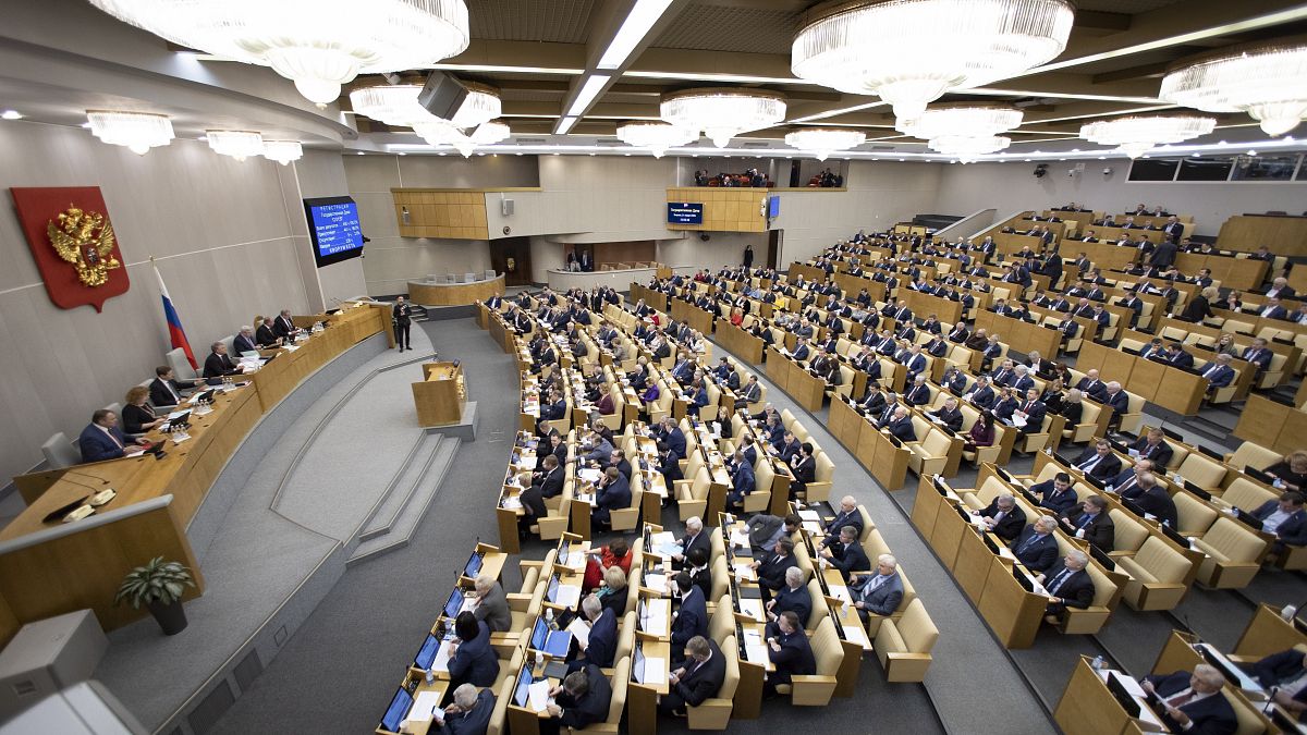 نواب روس خلال جلسة تشريعية في مجلس الدوما الروسي 21 يناير 2020