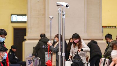 Caméras thermiques installées en gare de Wuhan, le 21 janvier  
