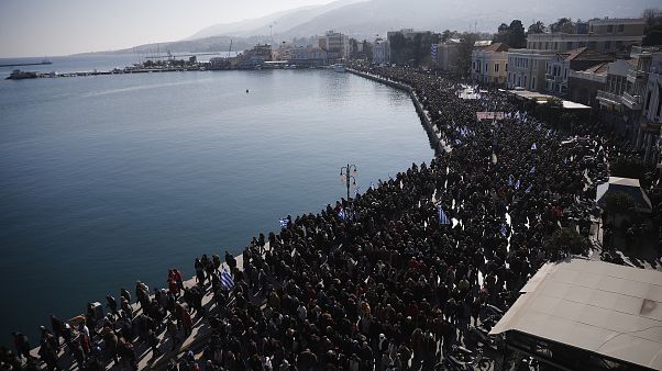 Yunanistan'daki Midilli, Sakız ve Sisam adalarında, kamu kurumları göçmen krizine dikkati çekmek amacıyla bir günlük greve gitti Yunanistan'daki Midilli, Sakız ve Sisam adalarında, kamu kurumları göçmen krizine dikkati çekmek amacıyla bir günlük greve gitti