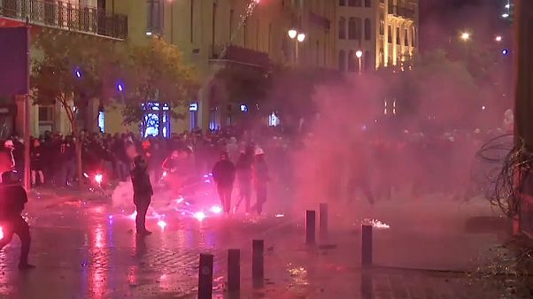 Trotz neuer Regierung: Protestwelle in Beirut ebbt nicht ab Trotz neuer Regierung: Protestwelle in Beirut ebbt nicht ab