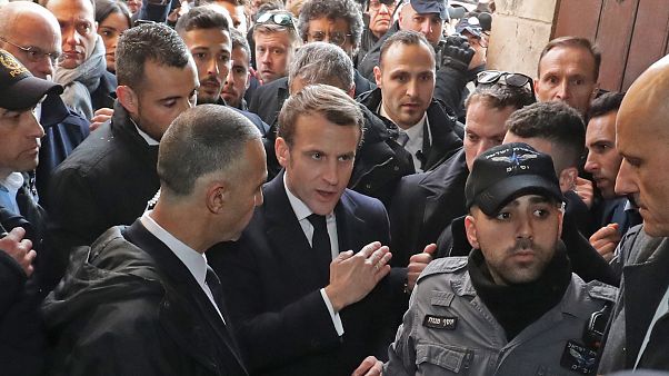 شاهد: مشادة بين الرئيس الفرنسي وعناصر الشرطة الإسرائيلية في القدس القديمة شاهد: مشادة بين الرئيس الفرنسي وعناصر الشرطة الإسرائيلية في القدس القديمة