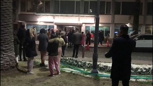 Manisa'da meydana gelen deprem İzmir'de de hissedildi Manisa'da meydana gelen deprem İzmir'de de hissedildi