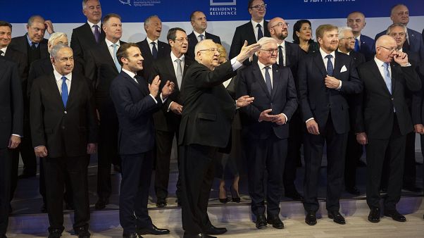 Yaklaşık 40 devlet ve hükümet başkanı Kudüs'e gelerek Auschwitz'in kurtuluşunun 75. yıl dönümü anma törenine katıldı Yaklaşık 40 devlet ve hükümet başkanı Kudüs'e gelerek Auschwitz'in kurtuluşunun 75. yıl dönümü anma törenine katıldı