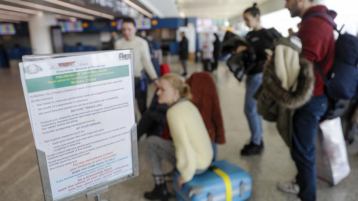 Anweisungen für Reisende nach Wuhan am Flughafen in Rom, 21. Januar 2020