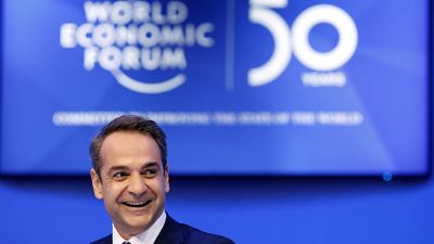Davos: nem enyhül a menekültválság